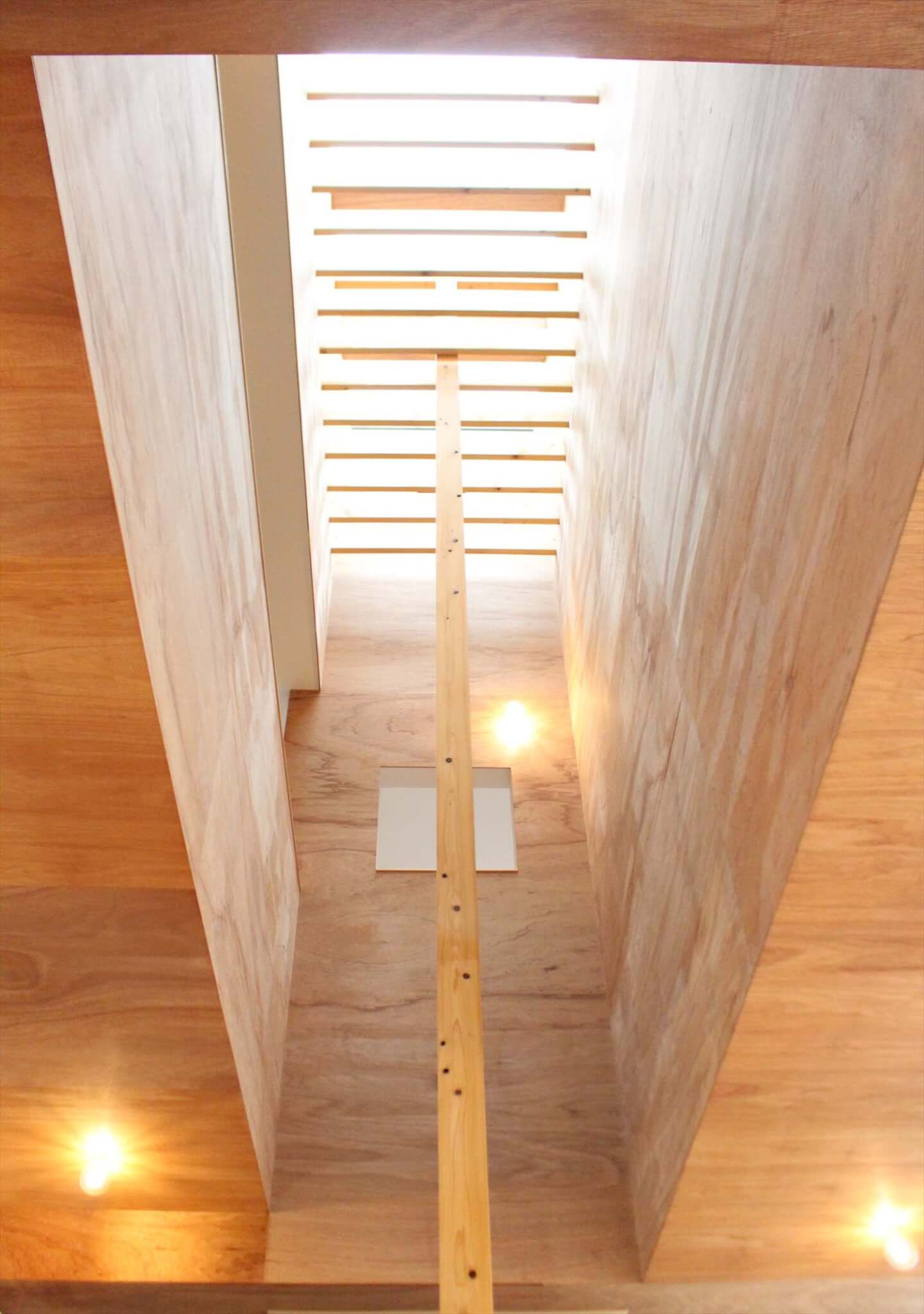 Do-Ma岡崎モデルハウス｜1階リビングから見た天窓の光